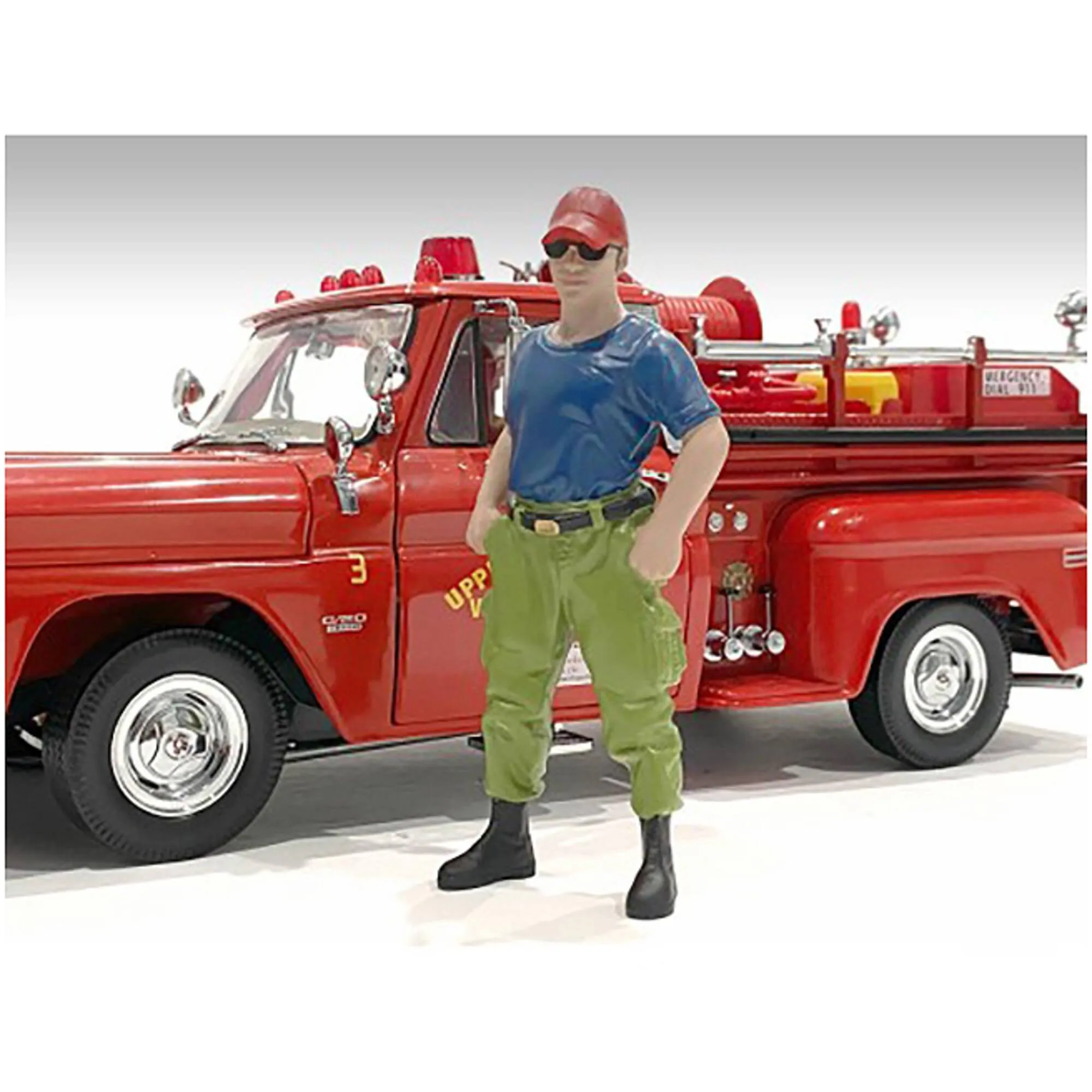 American Diorama Figure - Firefighters Off Duty Polyresin for 1/18 Scale Models