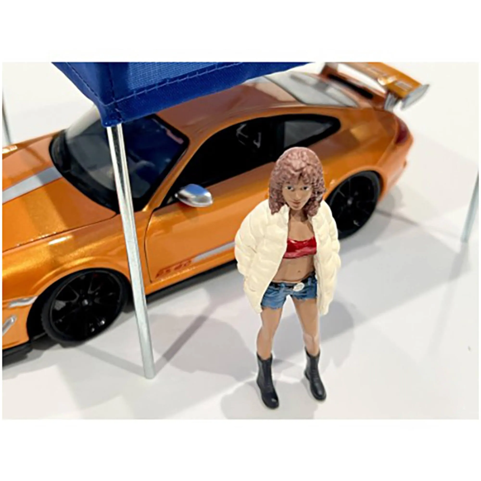 American Diorama Figure Set - Hip Hop Girls for 1/24 Scale Models, Set of 4 Piece