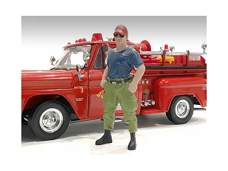 "Fire s" 6 piece Figure Set 4 Males 1 Dog 1 Accessory for 1/24 Scale Models by American Diorama