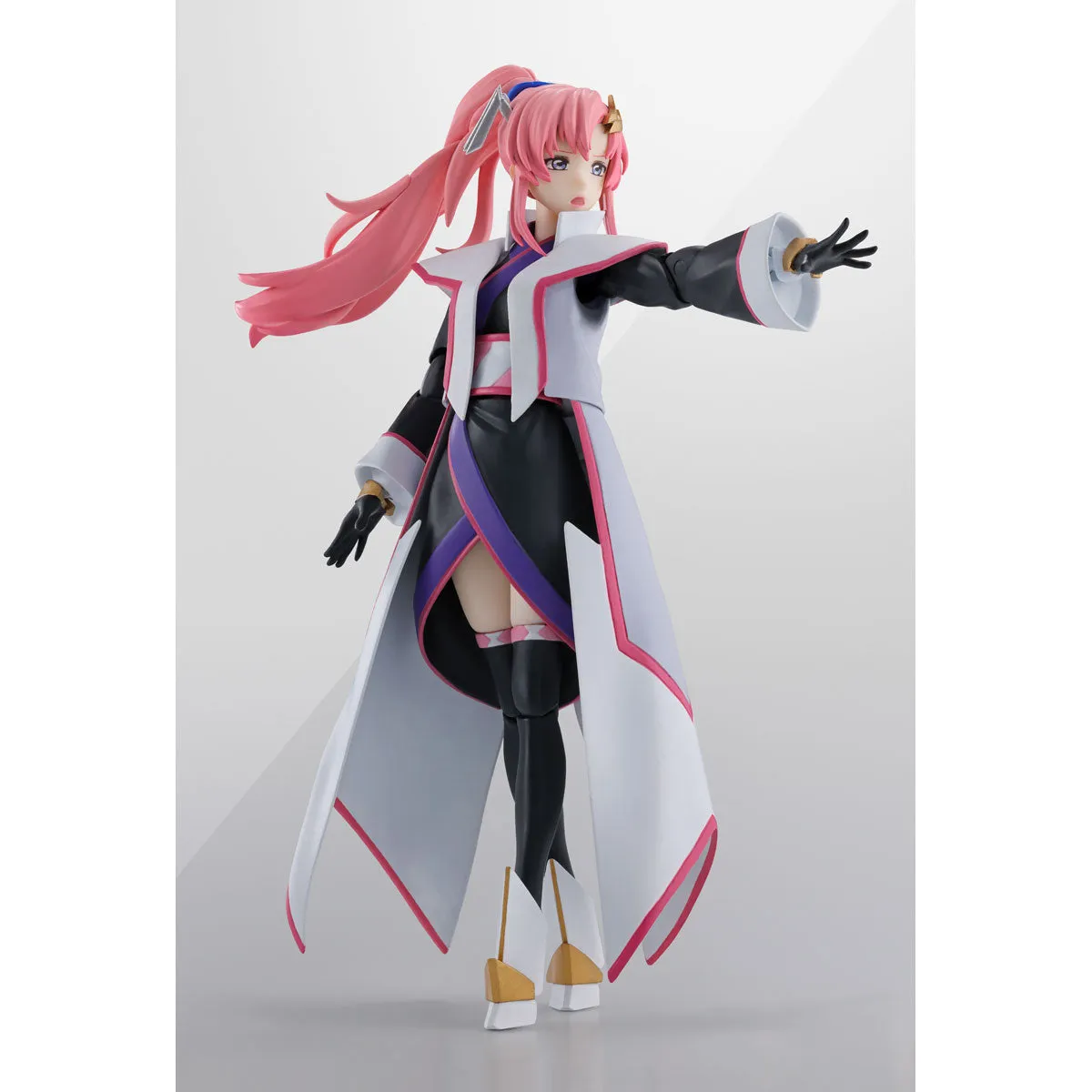 S.H. Figuarts Gundam SEED Freedom Lacus Clyne (Compass Battle Surcoat Ver.) Action Figure